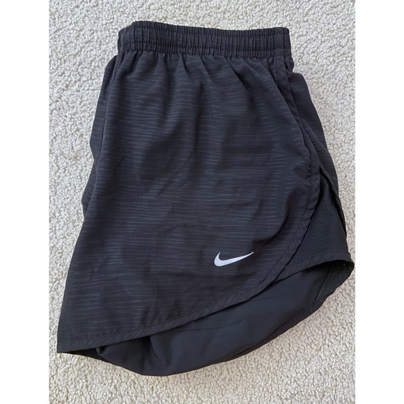 Nike Pants - EUC 🌿🌸 Nike dri-fit running shorts black